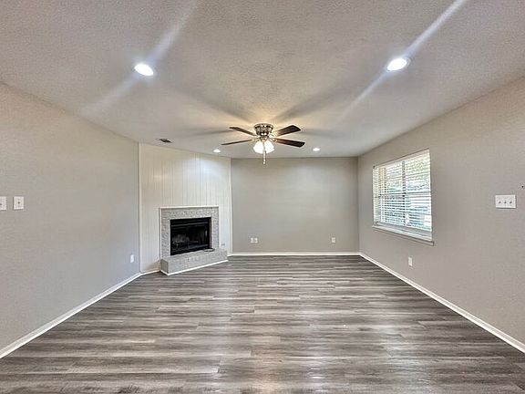 4th image of 4510 Edinburgh Dr