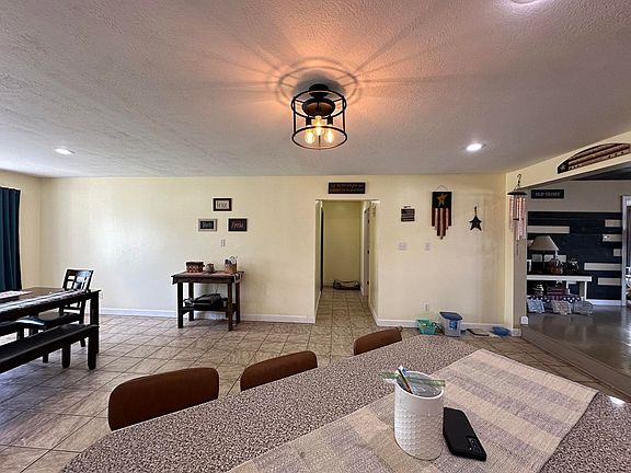 5th image of 79 Meadows Ln