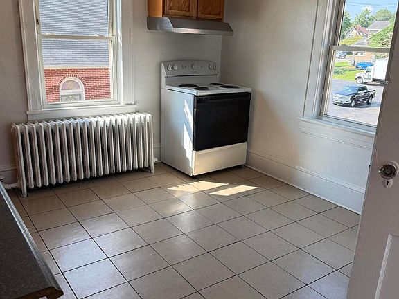 3rd image of 3412 Williamson Rd NW