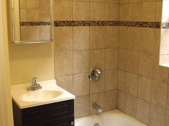 5th image of 6731 S Jeffery Blvd APT 703