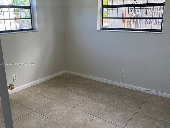 4th image of 1041 NW 25th Ave #1