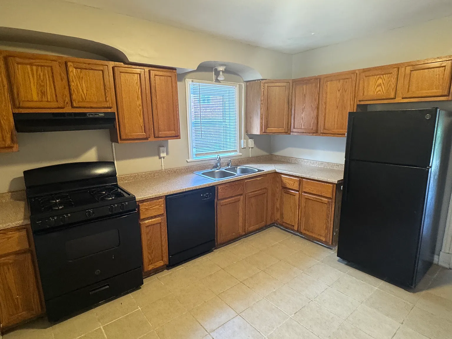 2 bed, 981 sqft, $1,095 — Photo 2