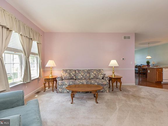 4th image of 250 Trellis Ln