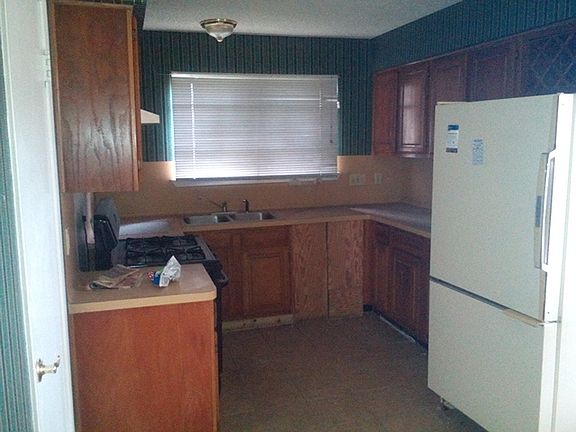 3rd image of 11827 Sandpiper Dr