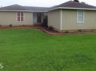 1122 S Lake Dr, East Dublin, GA 31027