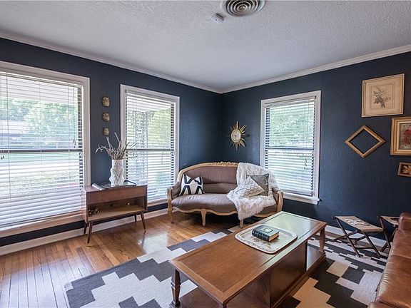 5th image of 6108 Kenwick Ave