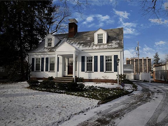 2nd image of 158 Kenilworth Ave SE