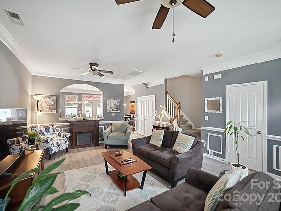 5th image of 9526 Inglenook Ln