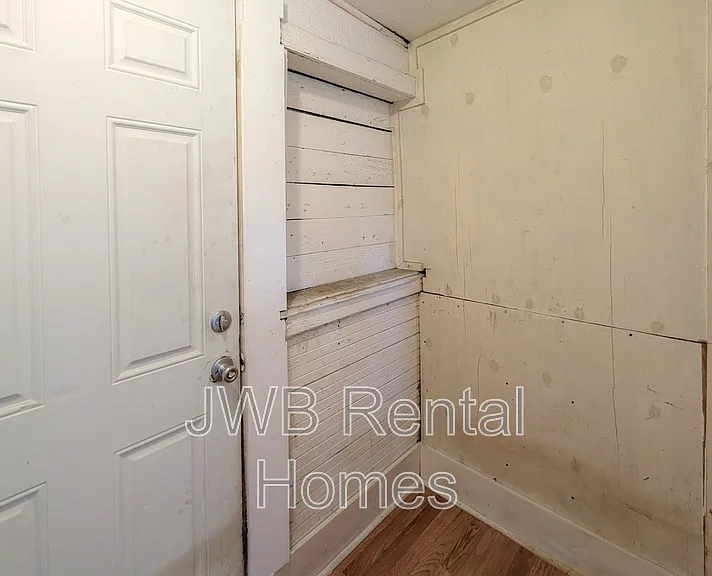 203 17th St W #1 — Photo 10