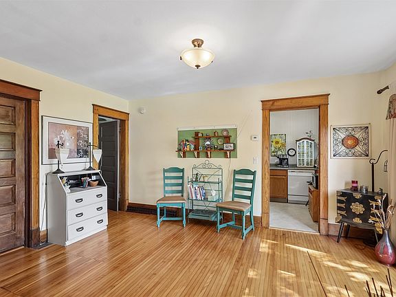 5th image of 805 Grand St