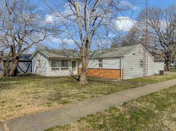 333 E Conrey St, Williamsville, IL 62693