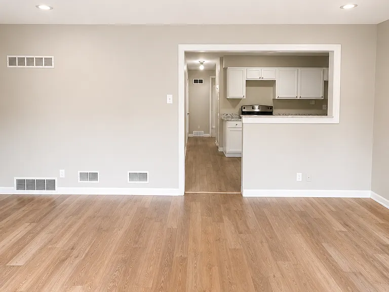 645 Shepley Dr — Photo 4