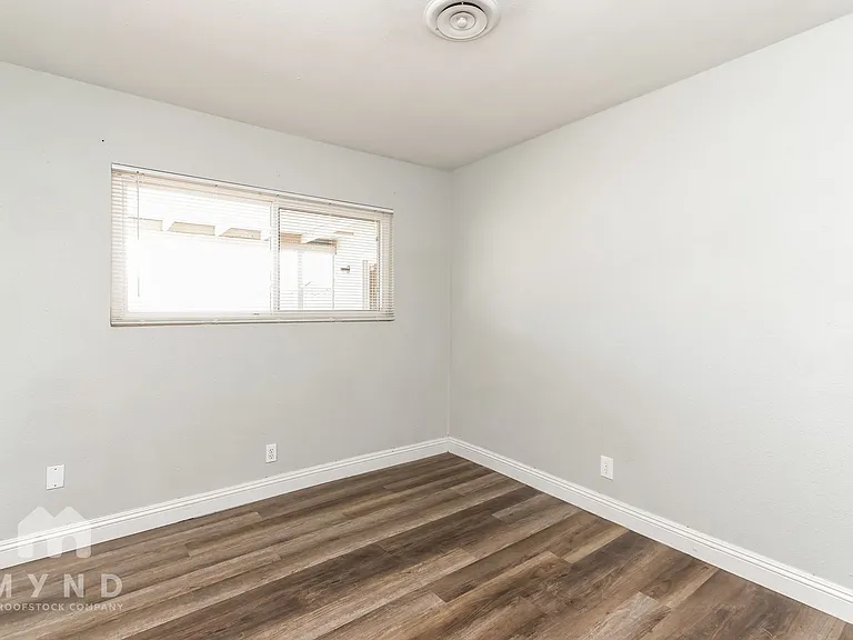 4794 Beadle St — Photo 13