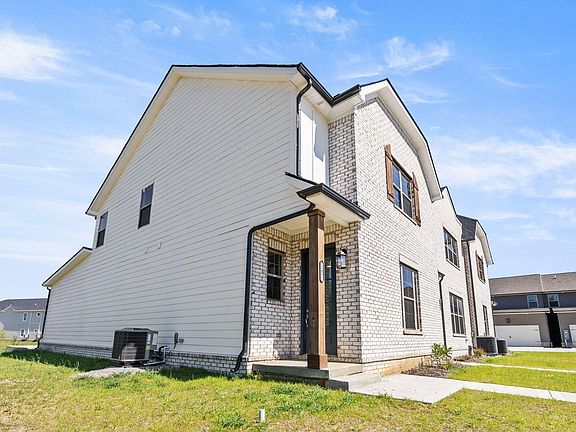 4th image of 111 Blackberry Ln