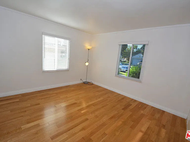 12944 Haynes St — Photo 17