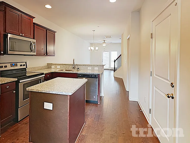 302 Woodfern Ct — Photo 6