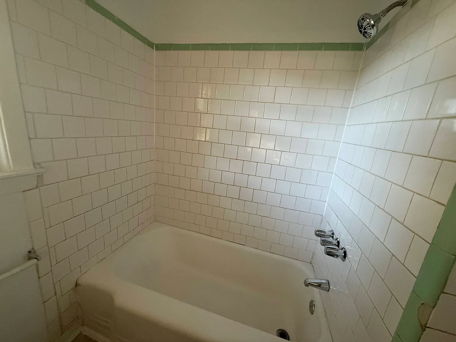 3 bed, 1000 sqft, $1,595 — Photo 2