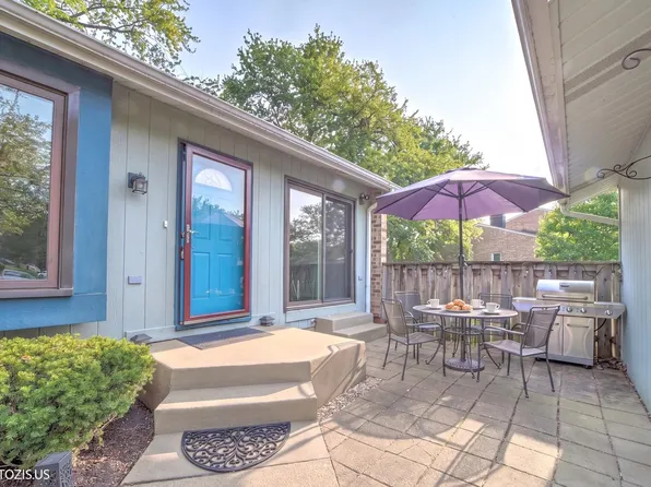 211 Edgewater Dr, Bloomingdale, IL 60108