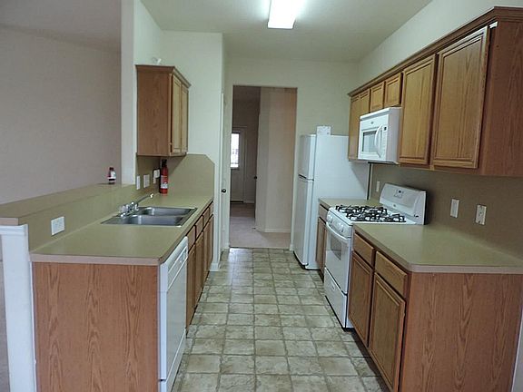 Light Bright Open Kitchen with Gas cooking & Microwave! All Open to the Kitchen!