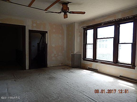2nd image of 2083 Bourdon St