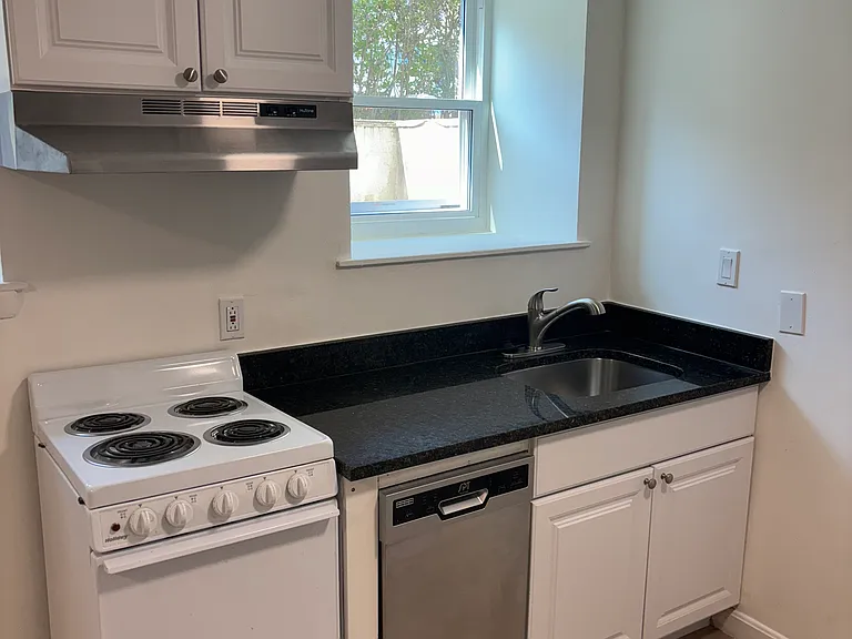 60 Gorham Ave #D — Photo 16