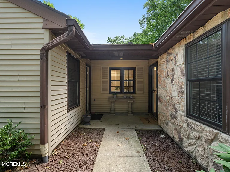 36 Steeplechase Ct — Photo 2