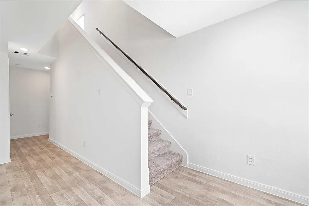 3 bed, 2.0 bath, 1048 sqft, $1,950 — Photo 4