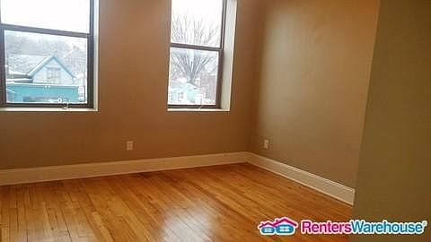 4th image of 2714 Lyndale Ave S