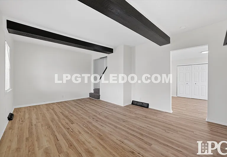 921 Berry St — Photo 10