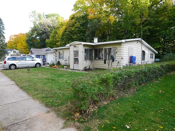 1014 E Wilson St, South Haven, MI 49090