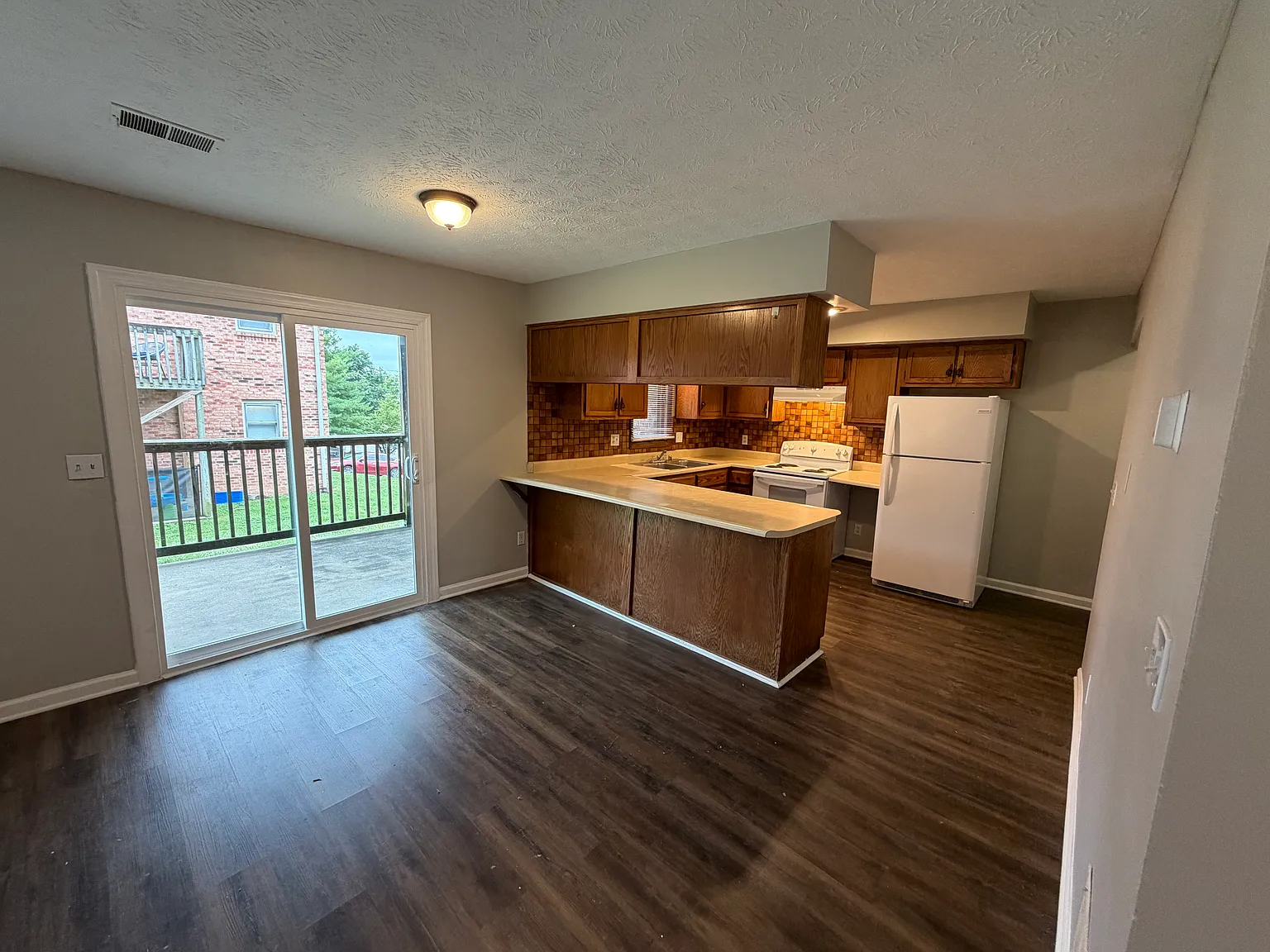 2 bed, 800 sqft, $950 — Photo 3