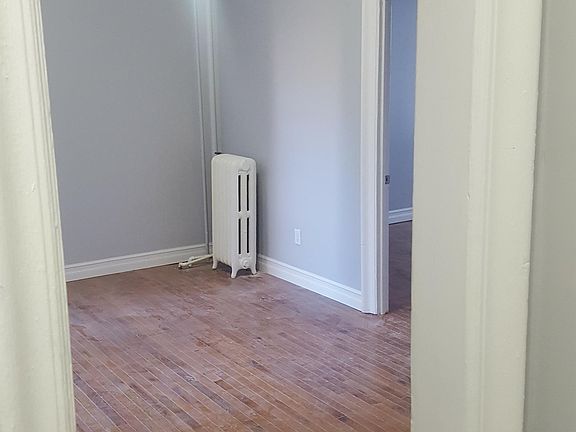 4th image of 111 61st St APT 20