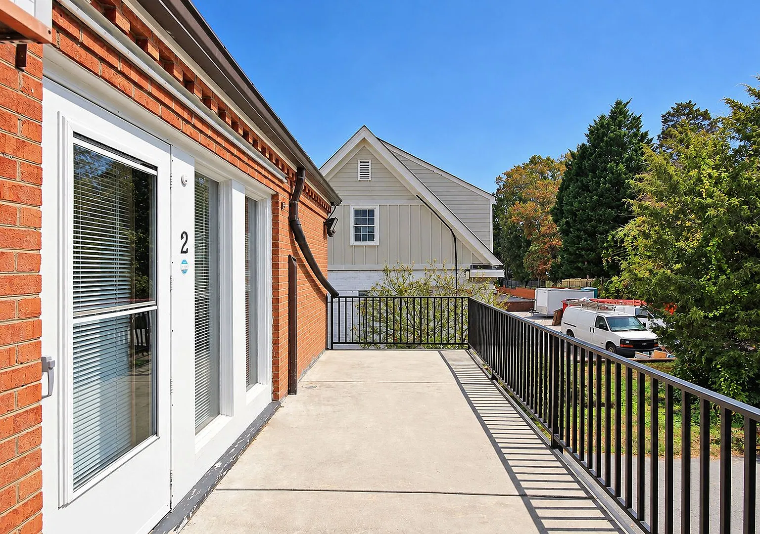 Student-Friendly Ivy Rd Apartment Walk to UVA's School of Data Science! — Photo 2