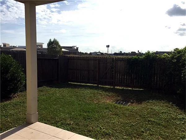 3 bed, 2.5 bath, 1668 sqft, $1,700 — Photo 4