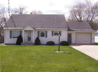 1128 S Front St, Chesaning, MI 48616