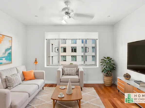 30-85 Vernon Boulevard image 1 of 15