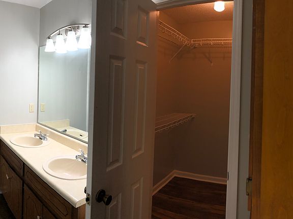 Master closet 