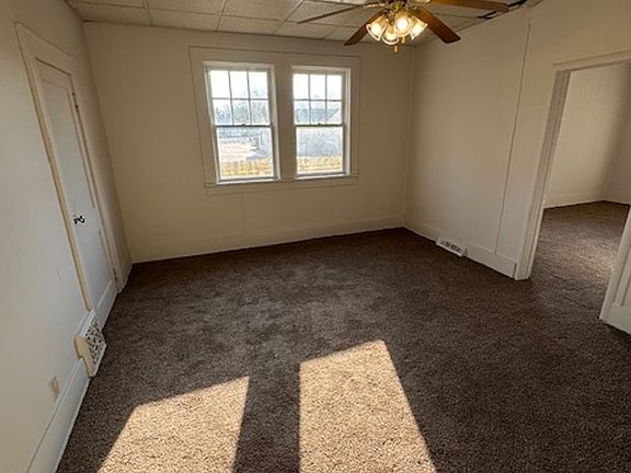 3rd image of 627 Kenwood Ave #1