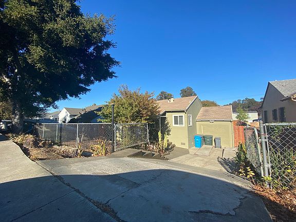 3rd image of 1120 5th St