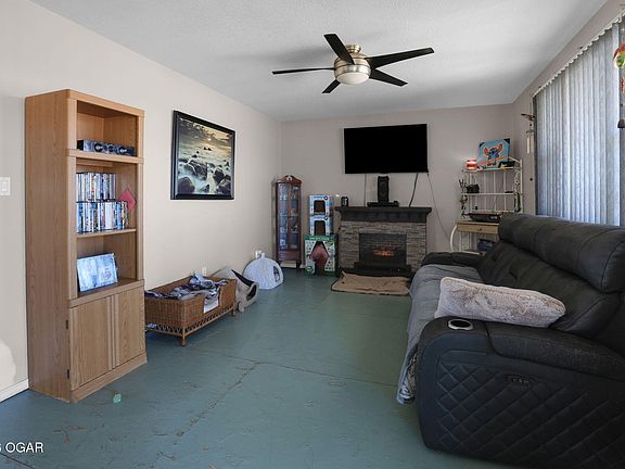 3rd image of 1834 S Black Cat Rd