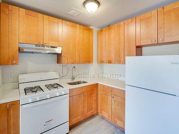 5th image of 42 E 132nd St APT 5A