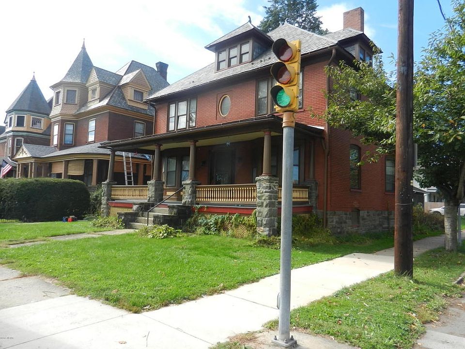 Corner lot