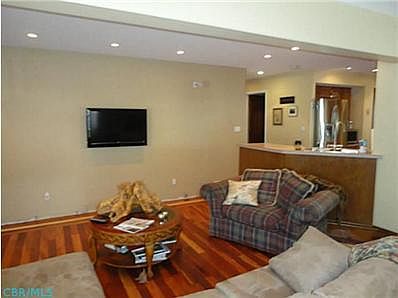 5th image of 996 Venetian Way