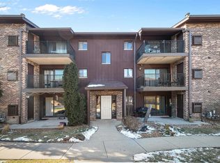 59 W 64th St APT 101, Westmont, IL 60559