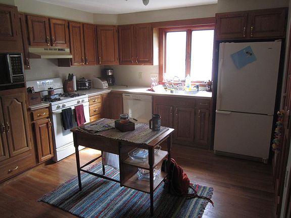 5th image of 117 Commonwealth Rd