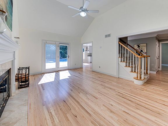 5th image of 239 Norfolk Dr