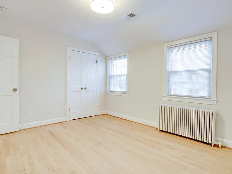 Primary bedroom (View 2)
