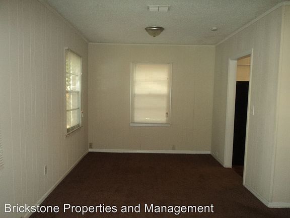 3rd image of 927 Huron St