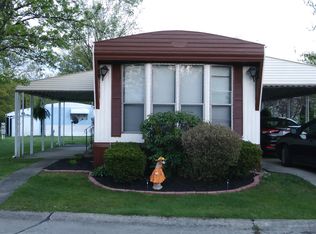 2 Friendship Ln #2, Olmsted Falls, OH 44138