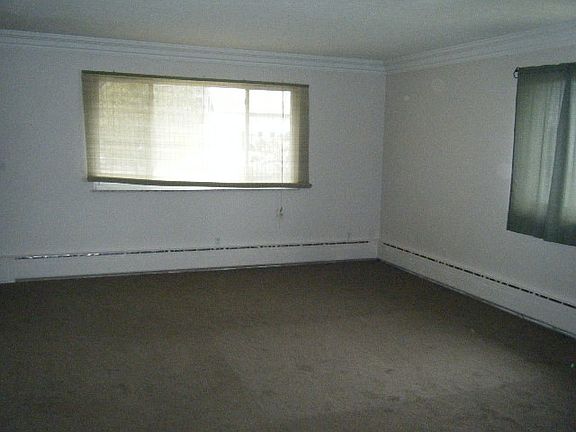 3rd image of 104 E Market St